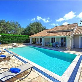 3 bedroom villa with pool in Kassiopi, Corfu, sleeps 6